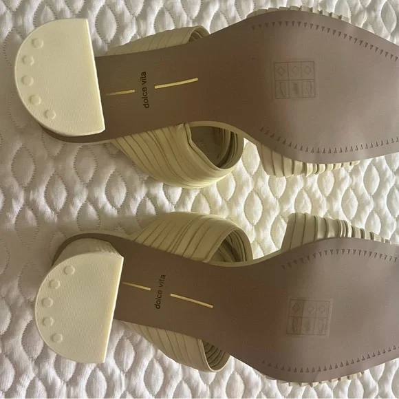 Dolce Vita Altin Stella Slip On Block Heels In Butter Yellow - Picture 7 of 9